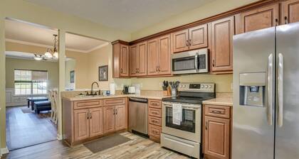 2 Story Townhouse 2 BR/2.5 Bath - Central Location