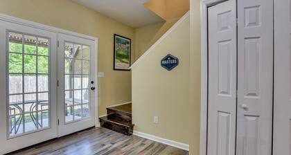 2 Story Townhouse 2 BR/2.5 Bath - Central Location