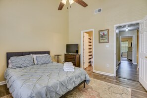 Iron/ironing board, free WiFi, bed sheets