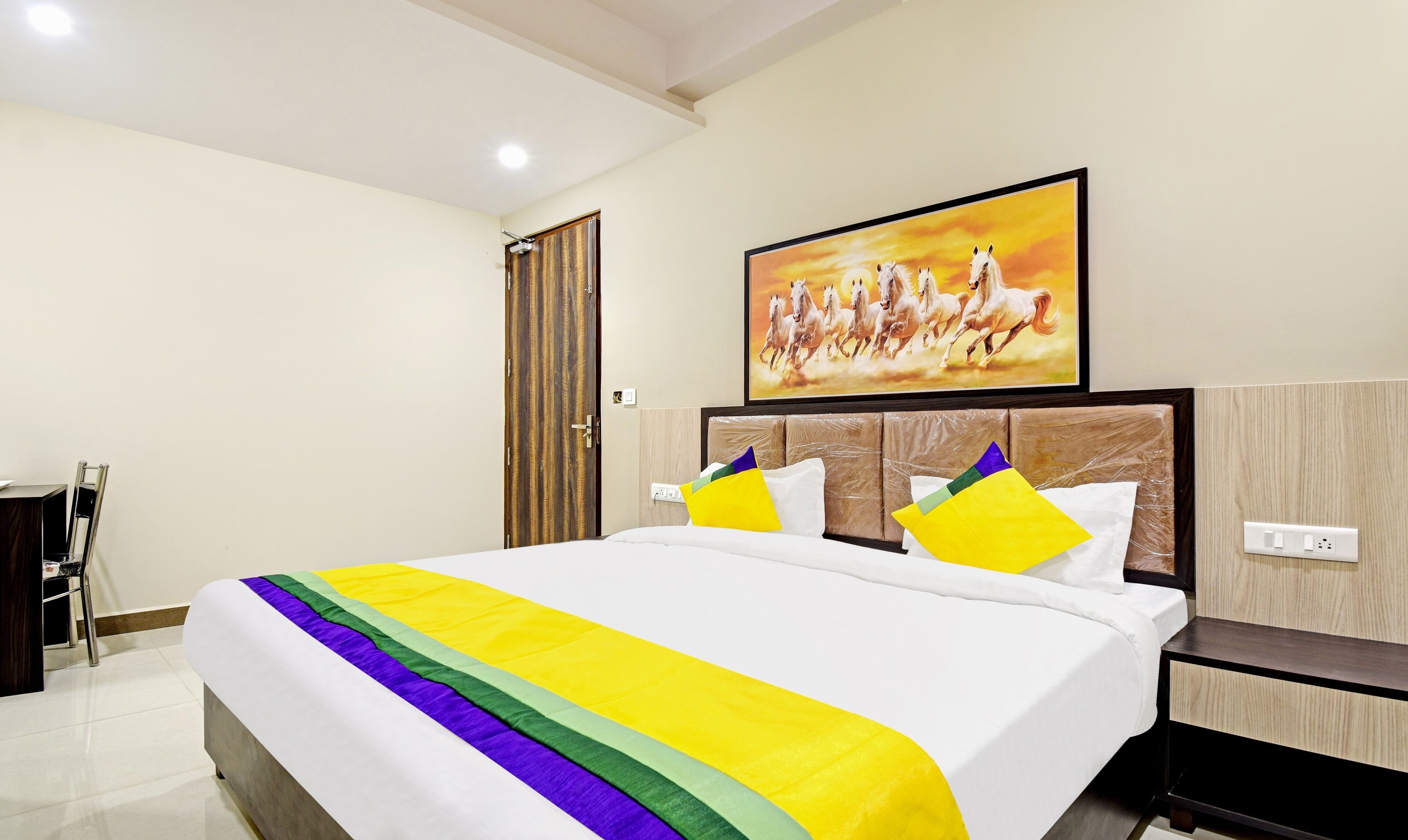 Itsy By Treebo - Shashwat