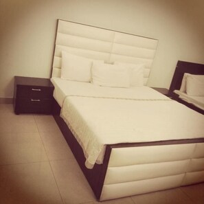 Deluxe-huone | Silitysrauta/-lauta, ilmainen Wi-Fi