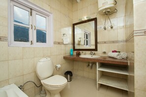 Regadera, toallas, jabón, shampoo