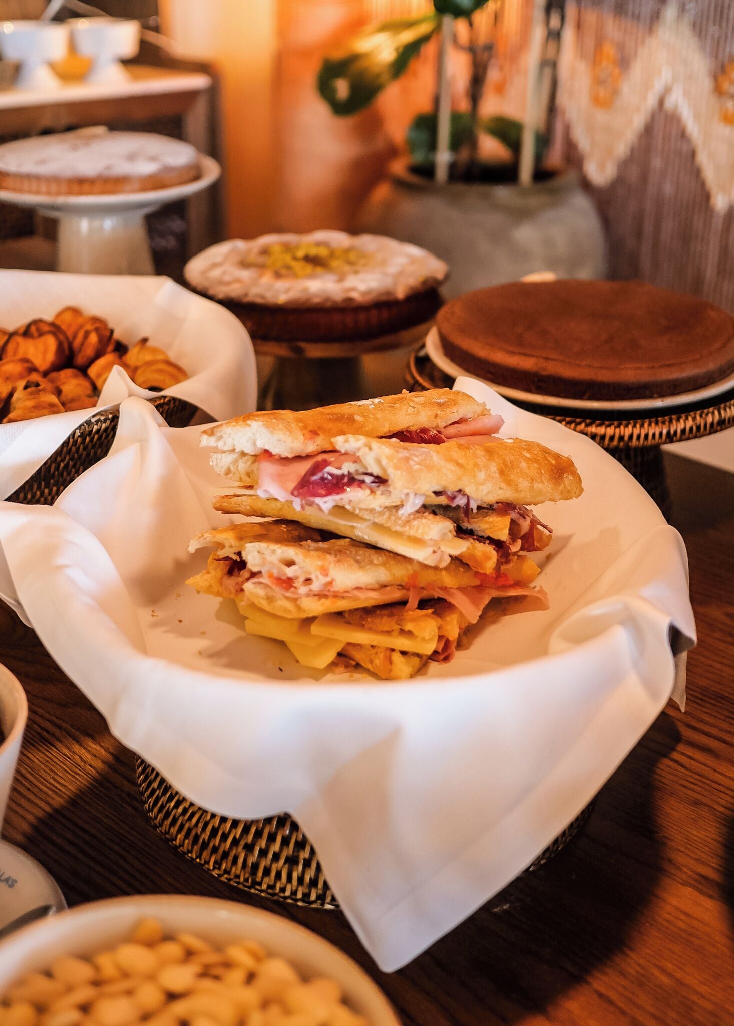 A sandwich in a basket on a table.