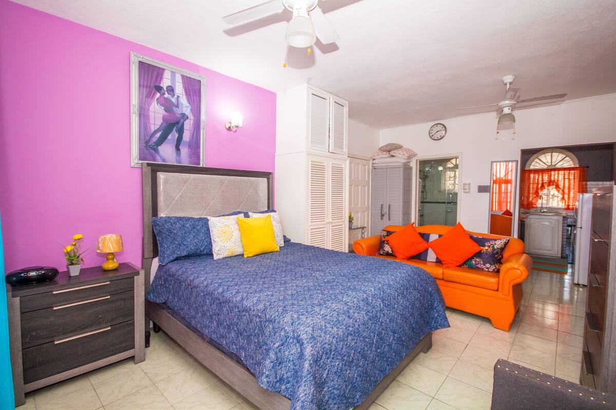 Panoramic Studio, Non Smoking, Ocean View | Living area | 40-inch Smart TV with cable channels, TV, Netflix