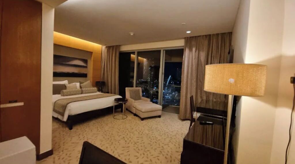 Safe på rommet, skrivebord, strykejern/-brett og wi-fi (inkludert)