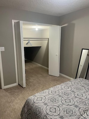 2 dormitorios, tabla de planchar con plancha, wifi gratis y ropa de cama