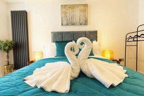 3 habitaciones, tabla de planchar con plancha, wifi y ropa de cama