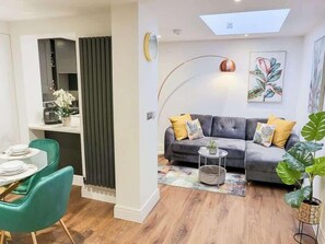 TV, Netflix, streaming services, offices