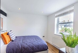 4 bedrooms, iron/ironing board, WiFi