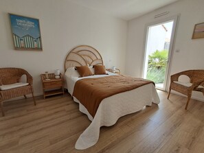 4 chambres, fer et planche à repasser, lit parapluie, Wi-Fi gratuit