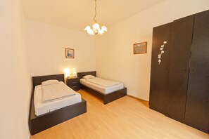 1 chambre, fer et planche à repasser, accès au Wi-Fi (inclus)