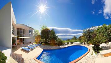 Piscina all'aperto