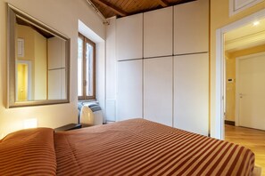 1 bedroom, iron/ironing board, internet, bed sheets
