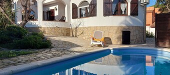 Pretty villa with private pool next to a heavenly cove.