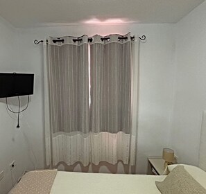 1 chambre, lit parapluie, Wi-Fi gratuit, draps fournis