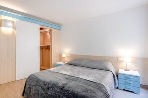 1 chambre, fer et planche à repasser, Wi-Fi, draps fournis