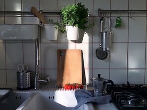 Private kitchen - Verdin House - House in the hills surrounded by greenery with breathtaking panoramic views (Veneto)