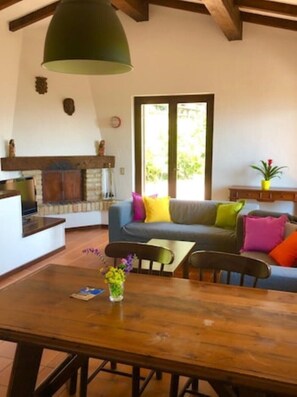 Living area - Verdin House - House in the hills surrounded by greenery with breathtaking panoramic views (Veneto)