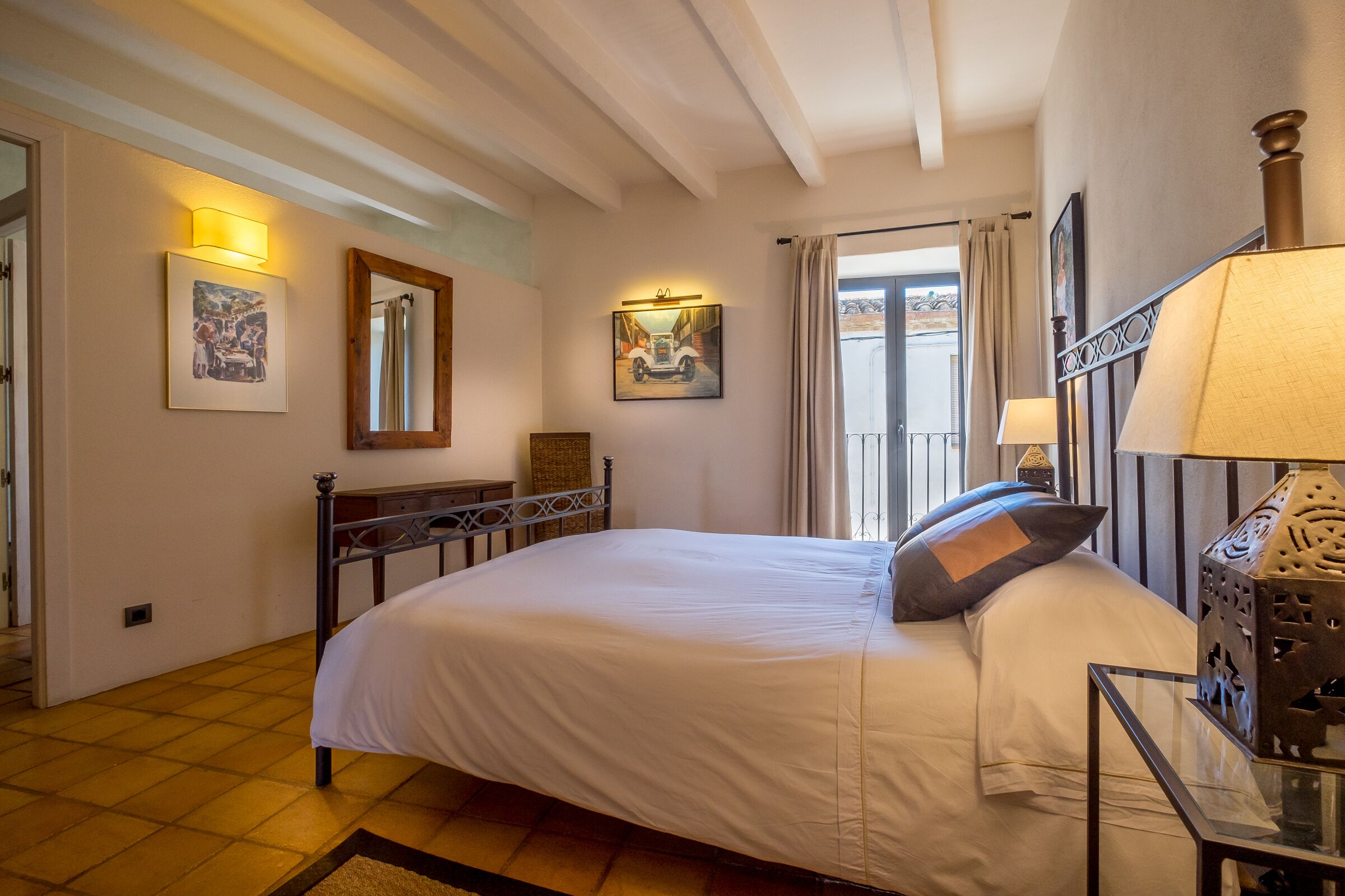 3 slaapkamers, een strijkplank/strijkijzer, gratis wifi, beddengoed