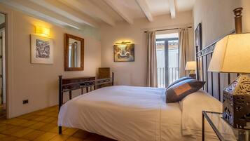 3 slaapkamers, een strijkplank/strijkijzer, gratis wifi, beddengoed