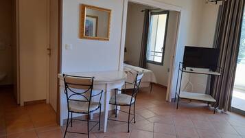 1 chambre, bureau, fer et planche Ă repasser, Wi-Fi gratuit