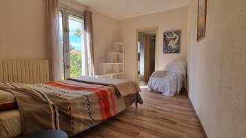 4 Schlafzimmer, Bügeleisen/Bügelbrett, Reisekinderbett, WLAN