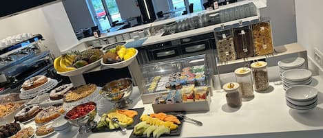 朝食ビュッフェ