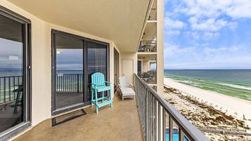 Condo Prestigio, 3 habitaciones, balcón, vista al océano | Balcón