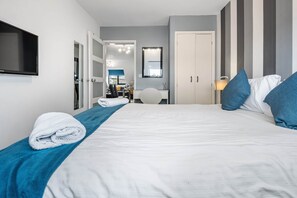 2 habitaciones, tabla de planchar con plancha, wifi y ropa de cama