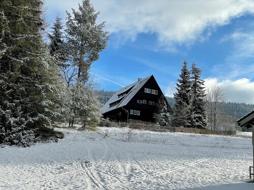 Apartment Hüttenzauber in idyllic forester's lodge, family-friendly, dogs welcome