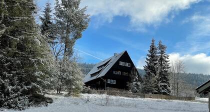 Apartment Hüttenzauber in idyllic forester's lodge, family-friendly, dogs welcome