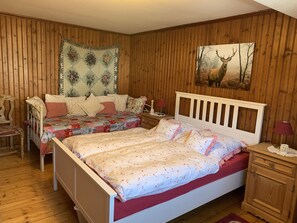 2 slaapkamers, een strijkplank/strijkijzer, reisbedje, gratis wifi