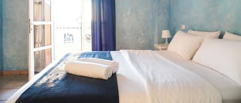 1 habitación, tabla de planchar con plancha, wifi gratis y ropa de cama