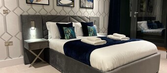 LUXURY ACCOMMODATION IN CENTRAL WEMBLEY, 5 MINS WALK TO WEMBLEY STADIUM,SLEEPS 4