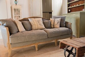 Televisie en een open haard