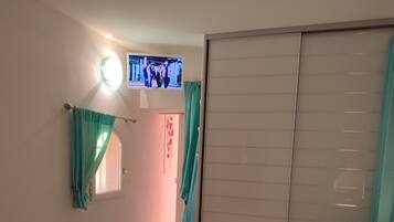 1 bedroom, iron/ironing board, travel cot, free WiFi