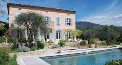 Appartement duplex dans Villa 2 ch. 4/6 p Proche Grasse, Piscine, Jardin, clim