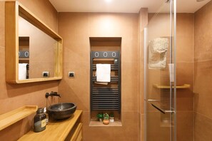 Shower, hair dryer, towels, soap - First-Row Sea View Retreat · Old Town Antibes · 2BR with Balcony (Antibes)