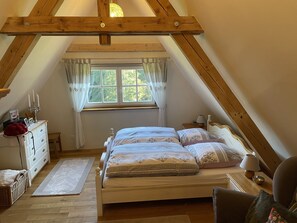 2 bedrooms, iron/ironing board, travel cot, free WiFi