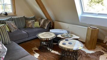 Smart-TV, Bücher, Stereoanlage