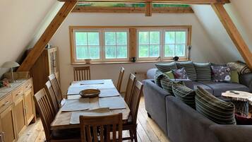 Smart-TV, Bücher, Stereoanlage