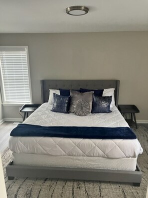 Room - Mary's Manor Quiet and Safe location you will love (High Point)