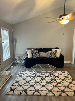 Living area - Mary's Manor Quiet and Safe location you will love (High Point)