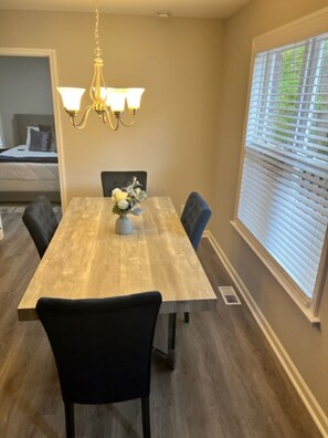 Dining - Mary's Manor Quiet and Safe location you will love (High Point)