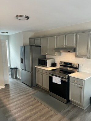 Private kitchen - Mary's Manor Quiet and Safe location you will love (High Point)