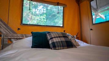 3 bedrooms, travel cot, WiFi, bed sheets