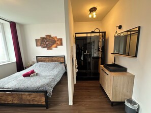 2 Schlafzimmer, Bügeleisen/Bügelbrett, Reisekinderbett, Internetzugang