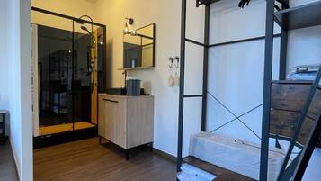 2 chambres, fer et planche Ă repasser, lit parapluie, accĂšs Internet