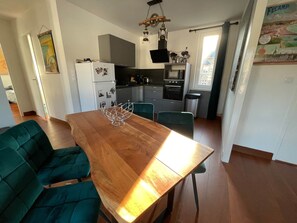 Dining - Captain YOO - Terre Neuvas - Suite du Capitaine sur le Port (Fécamp)