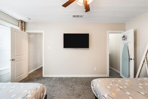 3 bedrooms, desk, iron/ironing board, travel crib